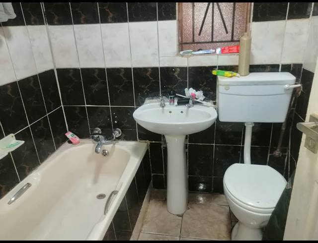 2 BEDROOM HOUSE FOR SALE IN SEBOKENG ZONE 19